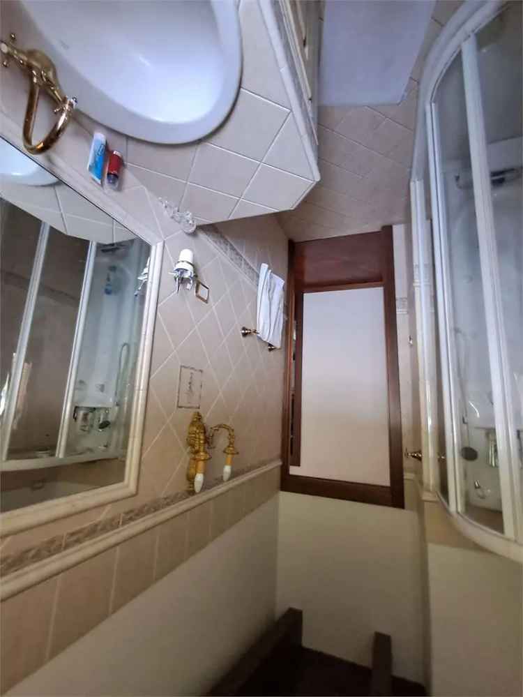 Quadrilocale Roncello con Doppi Servizi e Box