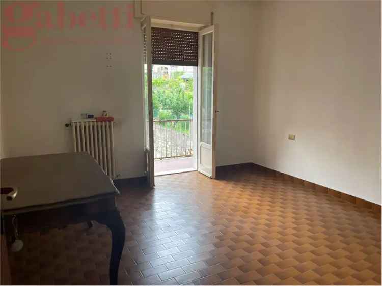Casa bifamiliare Caslino d Erba due appartamenti