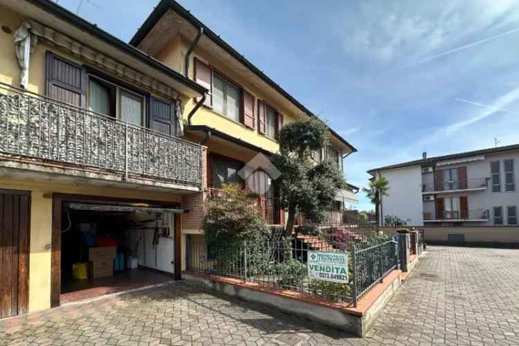 Villa a Schiera in Vendita Chieve