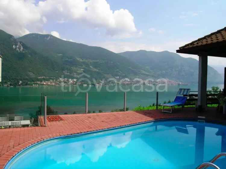 Villa con Piscina e Vista Lago a Iseo
