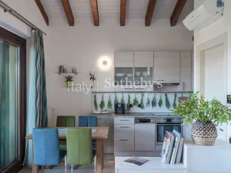 Appartamento con Terrazza e Vista Lago vicino al Golf di Bogliaco