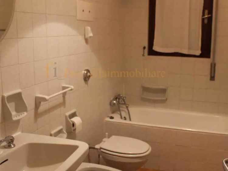 Casa Indipendente con Terrazzo e Piscina a Toscolano Maderno