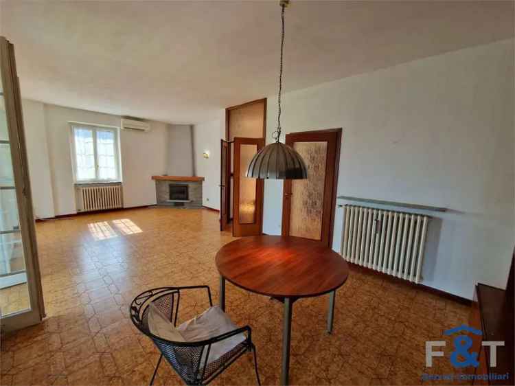 Villa Bifamiliare con Giardino a Cadrezzate