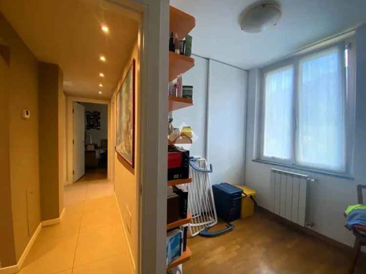 Quadrilocale a Piamborno: Comfort e Funzionalità