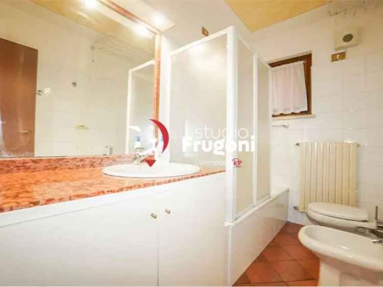 Appartamento con Terrazzo e Piscina a Manerba del Garda