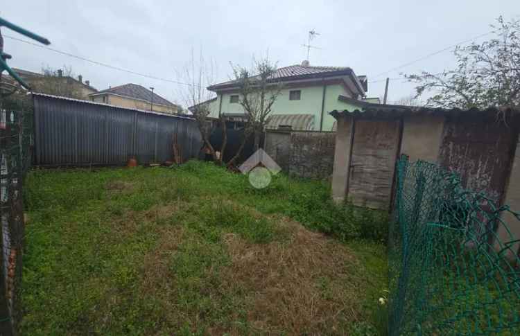 Casa Indipendente Bifamiliare con Soffitta e Garage