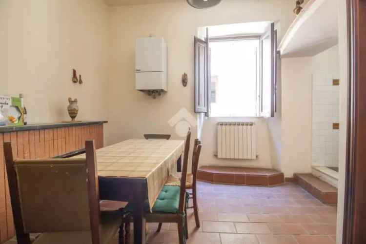 Borgo Velino: Casa 5 Locali in Vendita Centro Storico