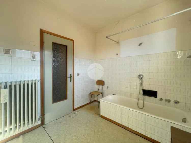 Trilocale in Vendita Esine Centro con Posto Auto e Cantina