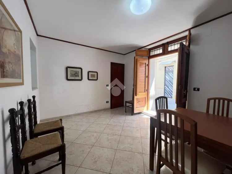 Casa indipendente 3 livelli soggiorno cucina 2 camere mansarda