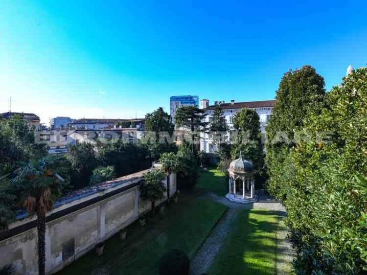 Pentalocale 270 mq Brescia Centro Storico Palazzo d600 Giardino Posto Auto