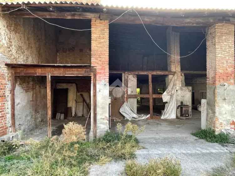 Palazzo in Vendita a Pratibonio - Ristrutturazione