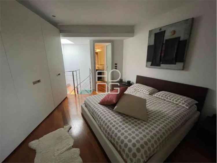 Villa in Asta a Manerba del Garda con Vista Lago
