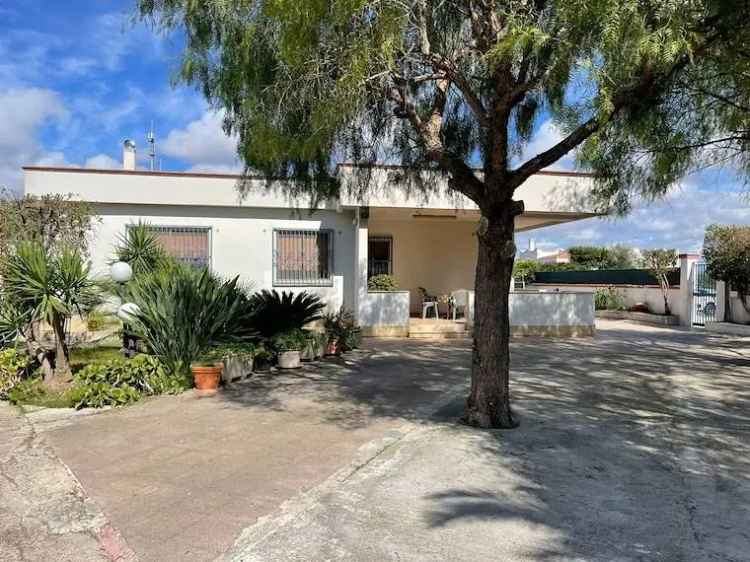 Villa in Vendita a Marina di Leporano vicino al mare