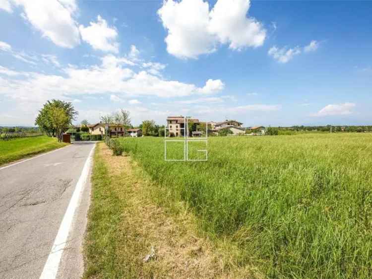Rustico in Vendita a Desenzano del Garda