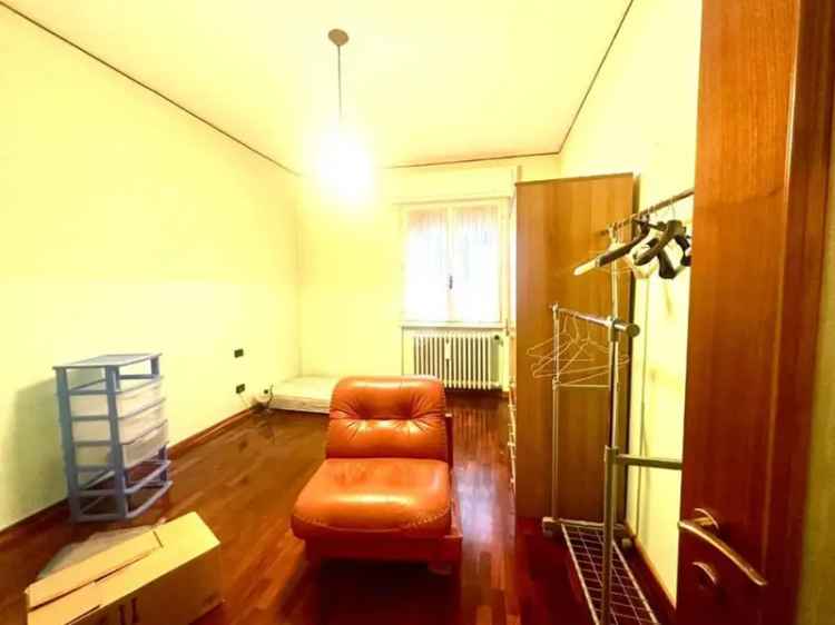 Villa singola Brescia Via Sant'Orsola con negozi e doppi appartamenti