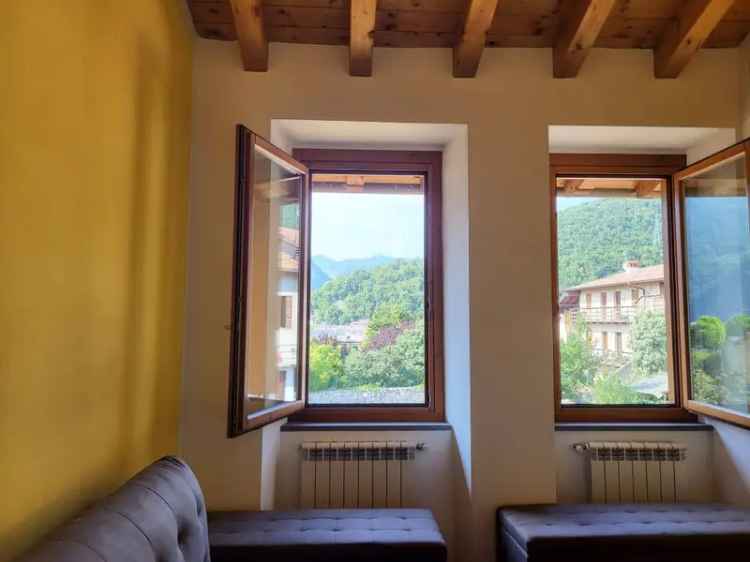 Casa indipendente 5 appartamenti Salò B&B