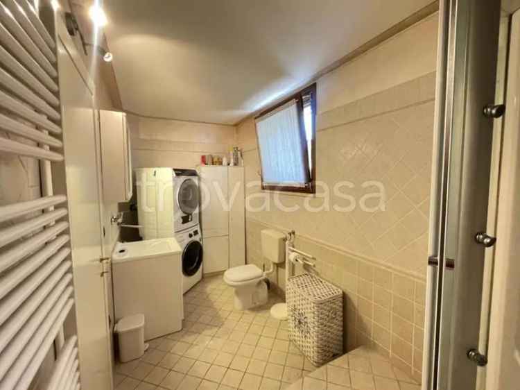 Casa Indipendente Montichiari con Garage e Travi a Vista