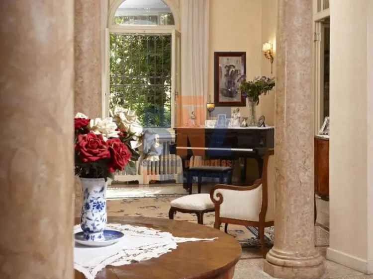Villa di Lusso in Vendita Brescia