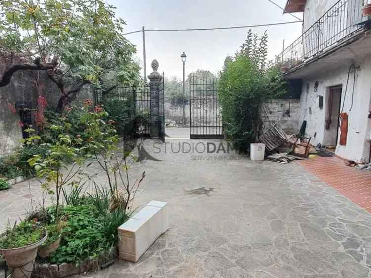 Rustico in Vendita Manerba del Garda 4 Appartamenti