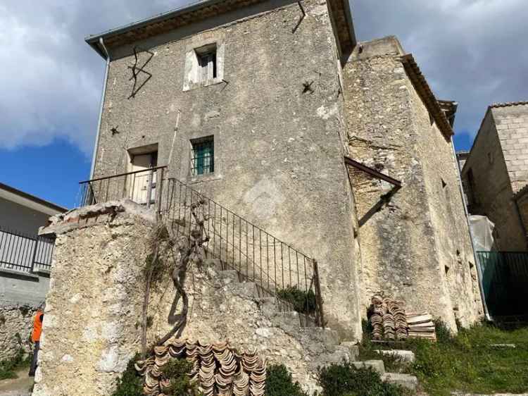 Casa in pietra da ristrutturare a Fontechiari