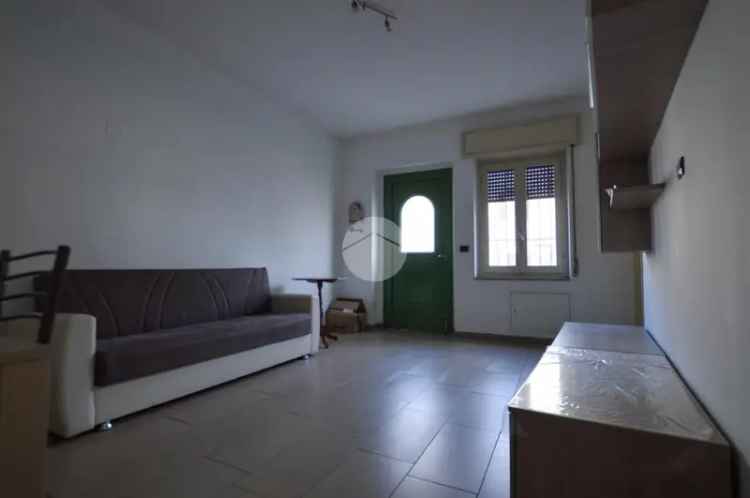Casa indipendente Manerbio 3 livelli giardino box auto