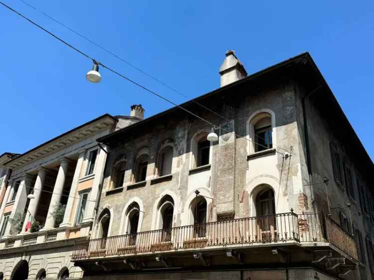 Appartamento di Lusso a Brescia - Palazzo Storico Ristrutturato