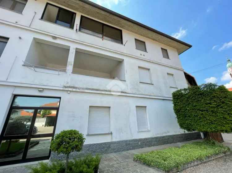 Trilocale Arconate Centro - In corte - Da Ristrutturare