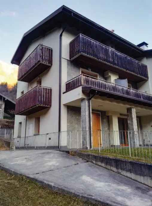 Bilocale con Due Balconi