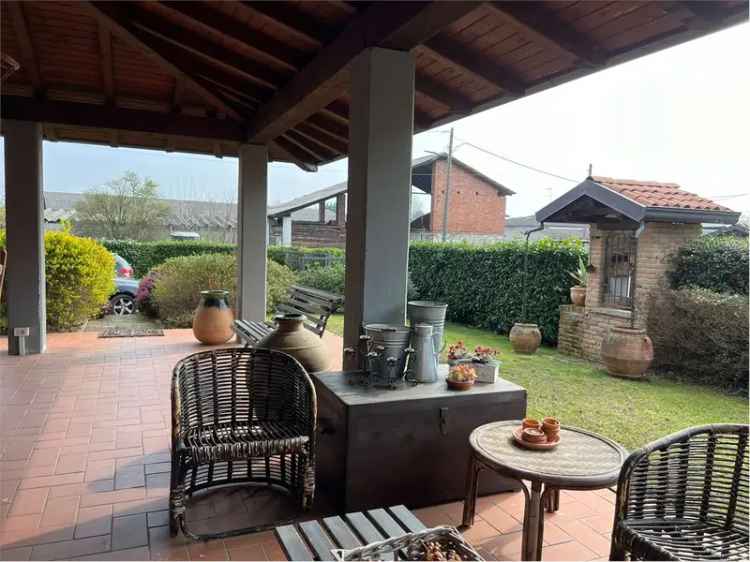 Casa in vendita a Cressa - Porzione di cascina con giardino e box