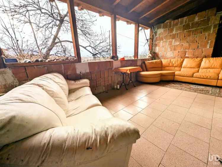 Casa singola Pratola Peligna con giardino da ristrutturare