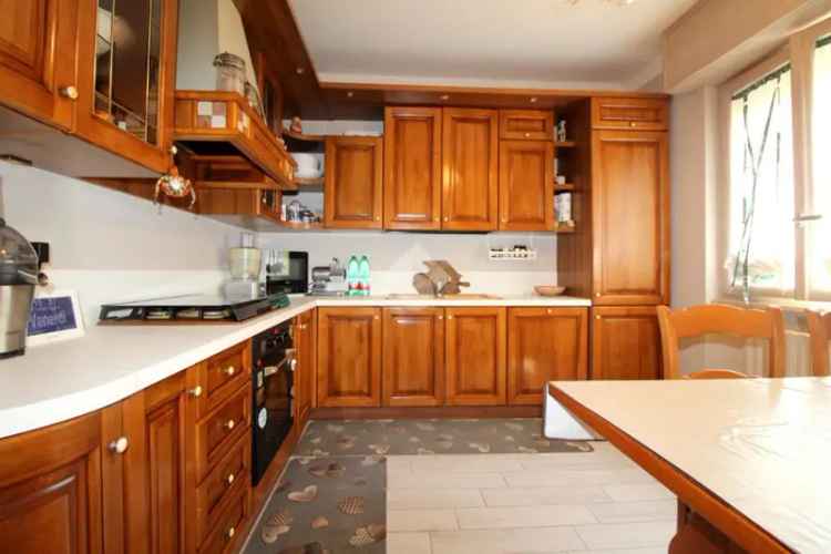 Quadrilocale in Vendita - Ristrutturato con Giardino e Box