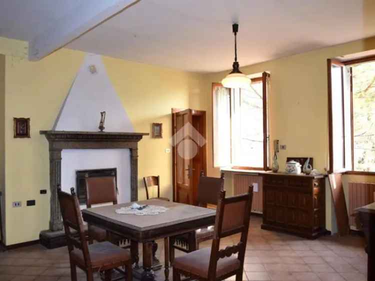 Casa Indipendente a Nave con Terreno e Bosco