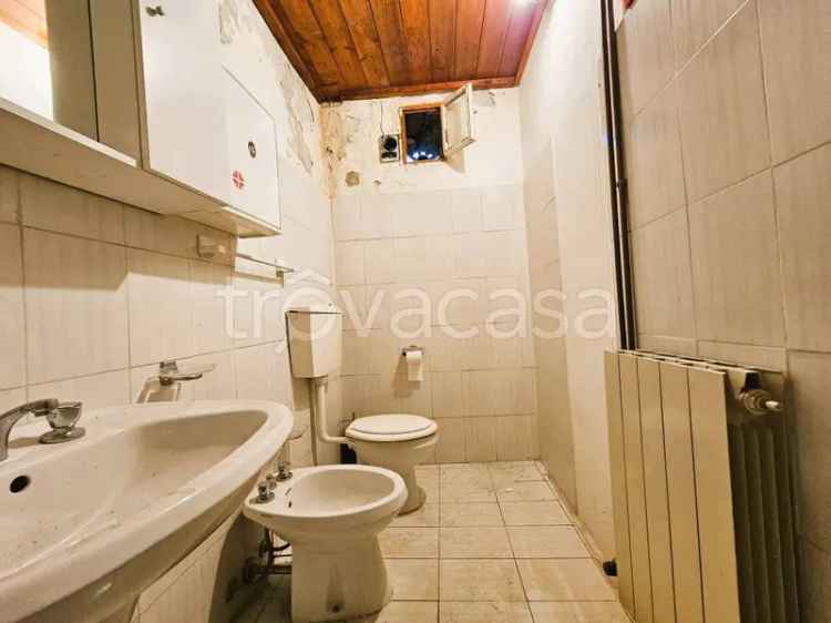 Casa Indipendente Angolo Terme: Centro Storico, Due Livelli