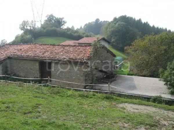 Rustico in Vendita Dossena 220mq