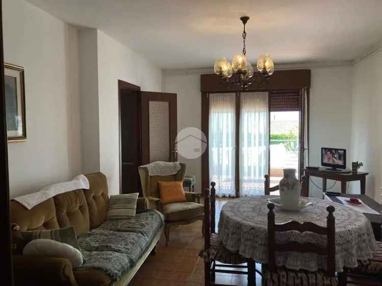 Trilocale in Affitto Iseo 100mq Terrazza Posto Auto