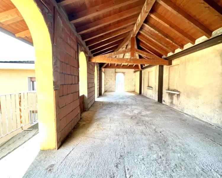 Mansarda Grezza a Nave con Travi a Vista - Loft o Investimento
