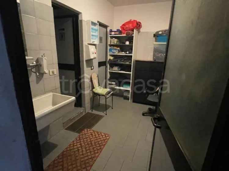 Capannone Brescia San Polo 450mq Appartamento Terrazza Ufficio
