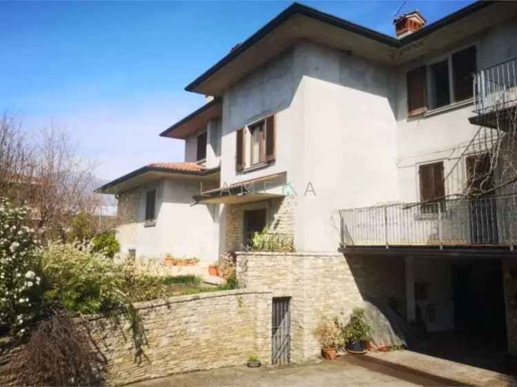 Villa in Vendita Pisogne