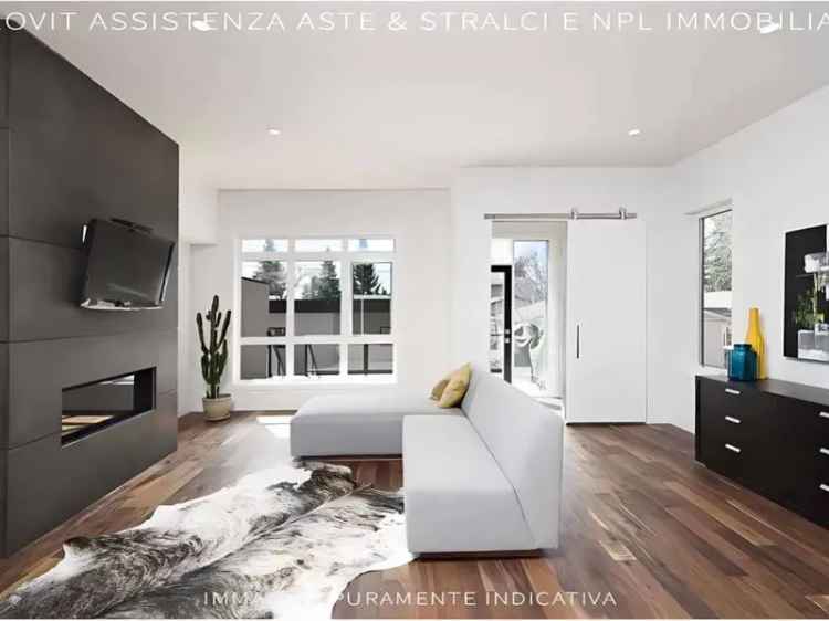 Villa in Asta a Brescia: Prestigiosa Residenza con Barchesse