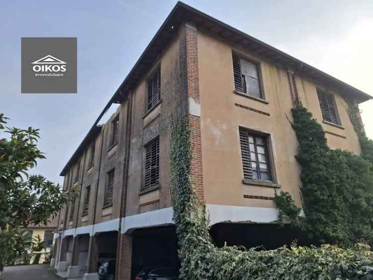 Rustico in Vendita Lonato del Garda Ristrutturazione 1050 mq