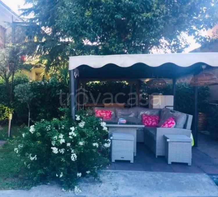 Villa in vendita a Brescia Prealpino con piscina