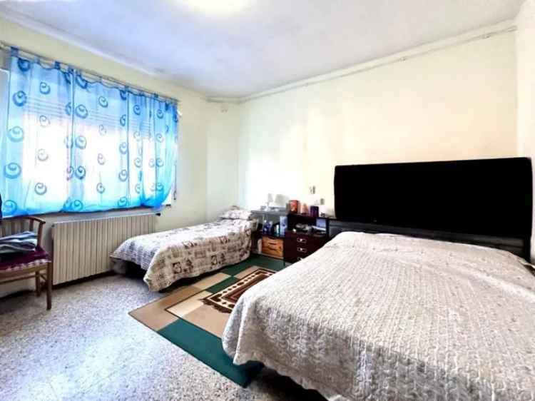 Capriolo: Palazzina con Negozio e 2 Appartamenti