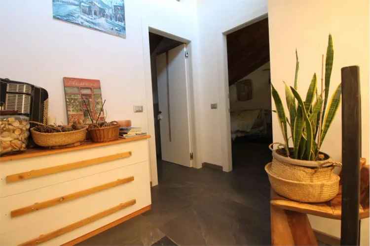 Villa singola 120 mq Montano Lucino - Box doppio - 2 bagni