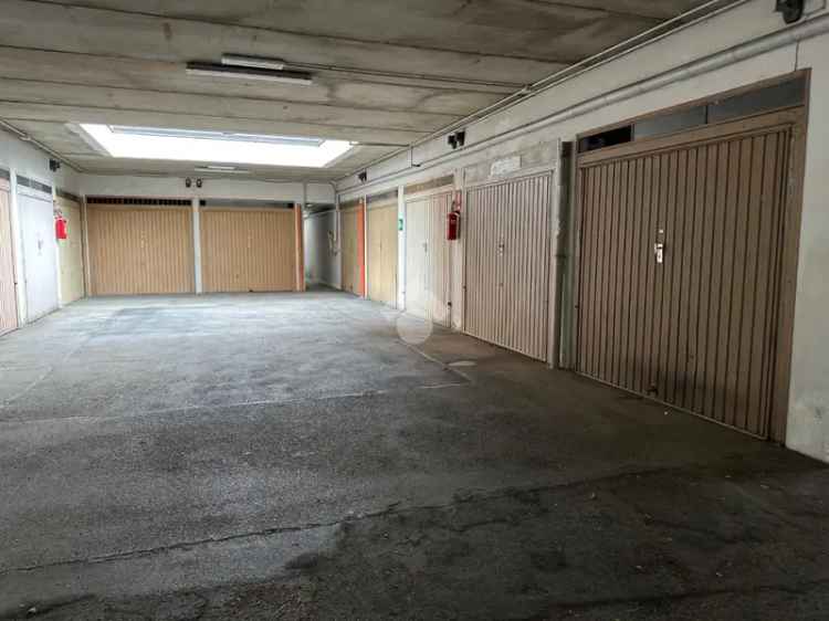 Box Auto Singolo in Vendita Corso Lucio Q Cincinnato