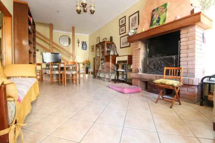 Casa Indipendente Centenaro 230 mq Giardino