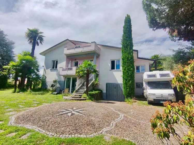 Villa singola a Cadrezzate con Osmate con parco di 2700 mq