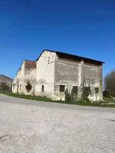 Rustico in Vendita Mozzecane 696 mq 6 Locali