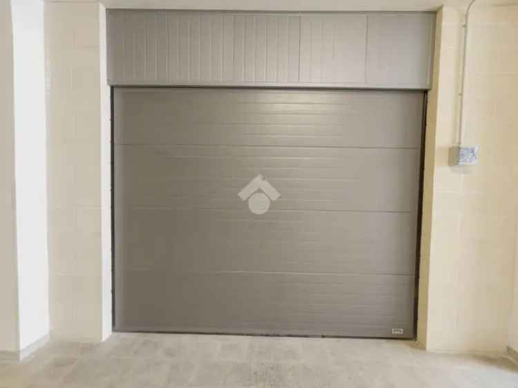 Box Auto in Vendita - 30 mq - Centro Città