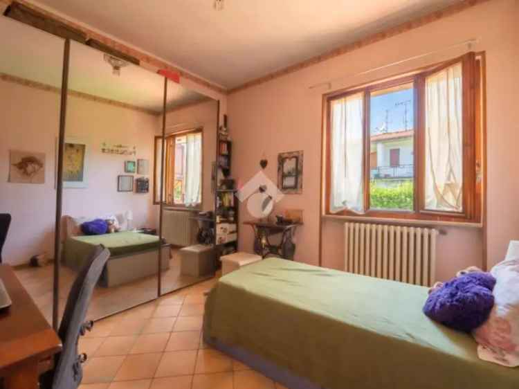 Villa in Vendita a Salò con Vista Lago e Giardino