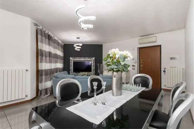 Villa a Schiera Roncello 3 Camere Giardino